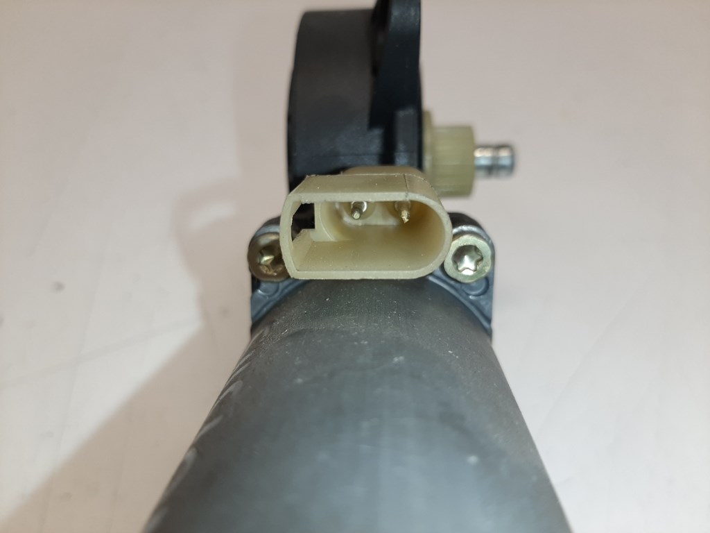 Ford Fusion jobb elsõ ablakemelõ motor 0130821939 4. kép