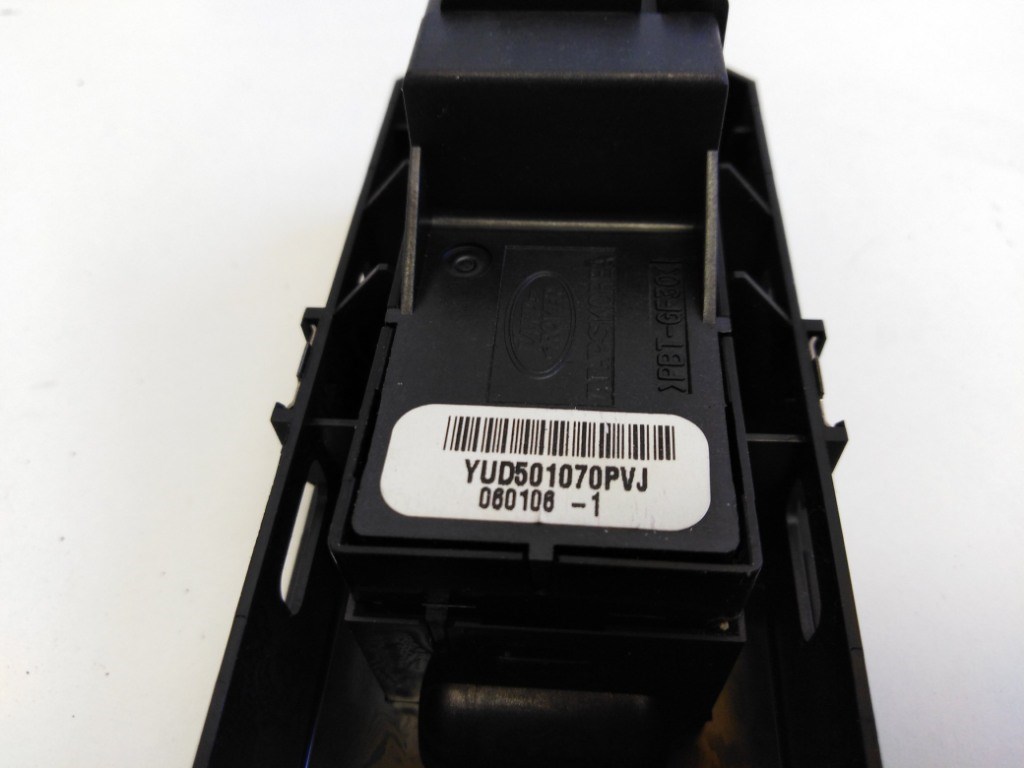 Land Rover Discovery (L319) bal hátsó ablakemelõ kapcsoló YUD501070 2. kép