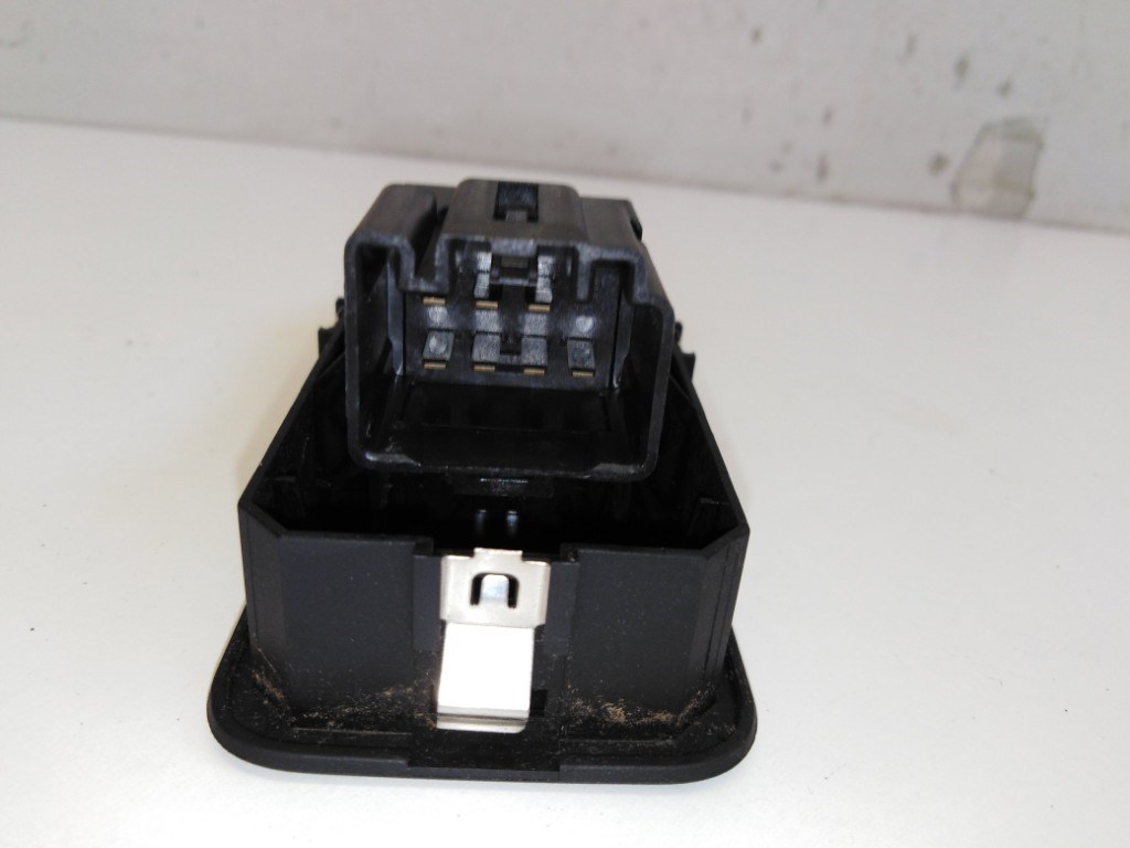 Land Rover Discovery (L319) bal hátsó ablakemelõ kapcsoló YUD501070 3. kép