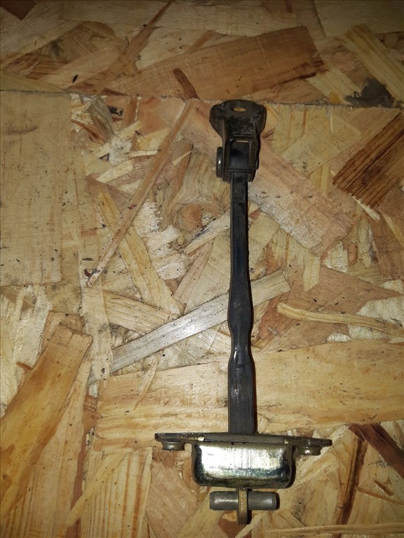 Suzuki Swift III 04-10 Elsõ Ajtó Nyitáshatároló 1. kép