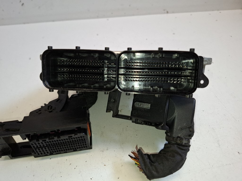 Skoda Karoq  motorvezérlõ 04L907309P 0281031483 4. kép