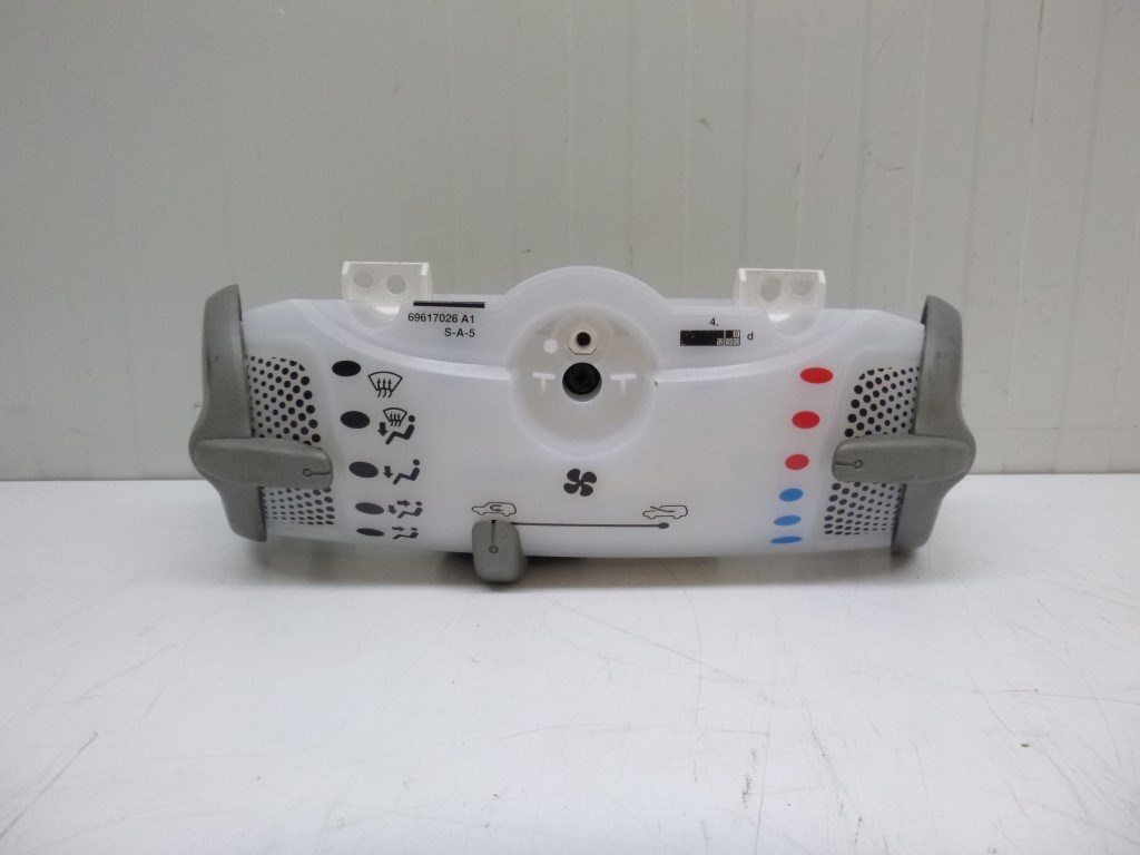 Toyota Aygo (AB10) fûtéskapcsoló (fûtés kapcsoló) 559000H0040 1. kép