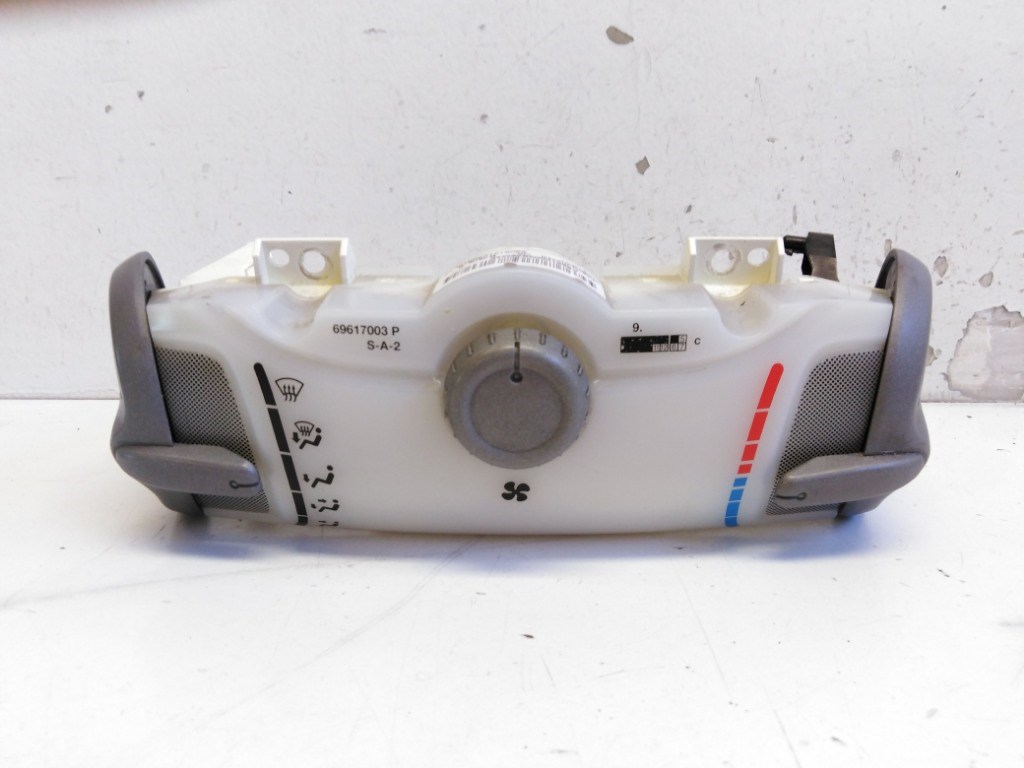 Toyota Aygo (AB10) fûtéskapcsoló (fûtés kapcsoló) 559000H010 1. kép