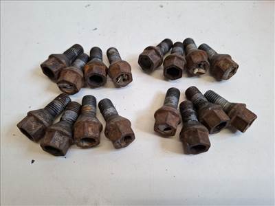 Toyota Aygo (AB10) Kerékcsavar