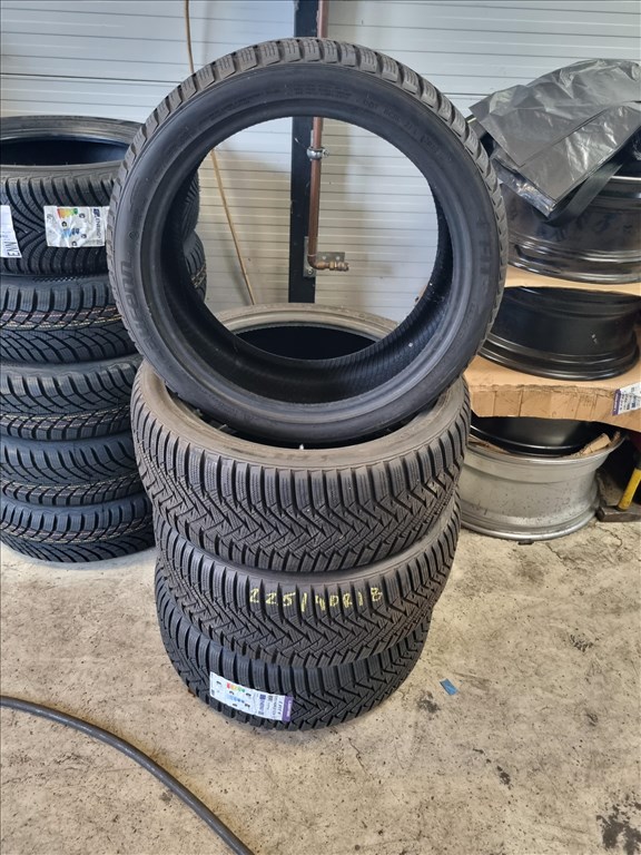  225/4018" újszerű Laufenn LW31 téli gumi 4db  2. kép