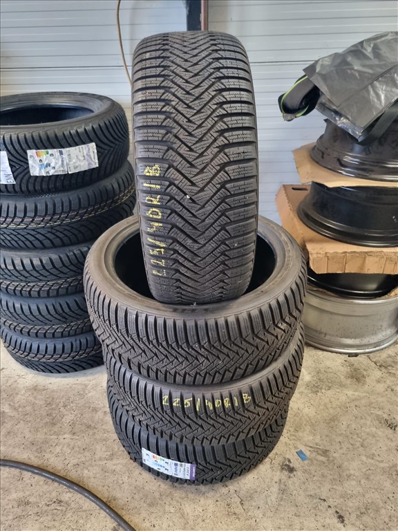 225/4018" újszerű Laufenn LW31 téli gumi 4db  3. kép