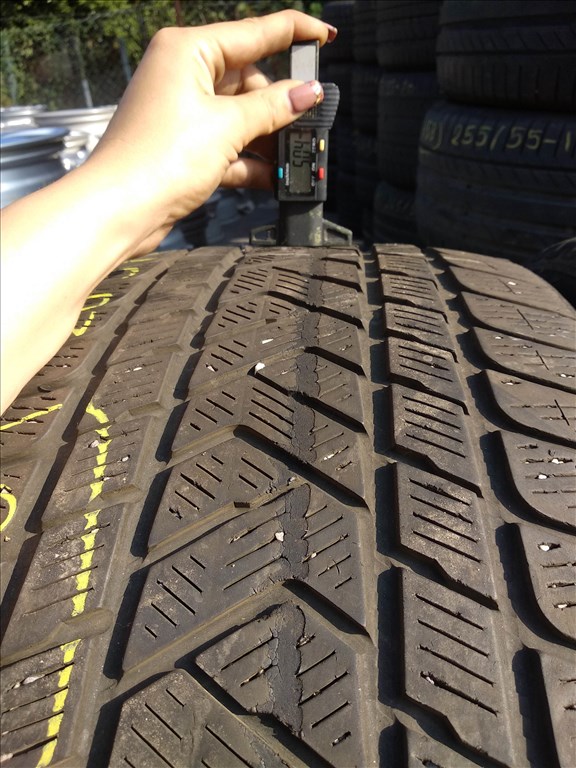 285/40 R21 Pirelli téli gumi 30000ft a 4db/186/ 2. kép