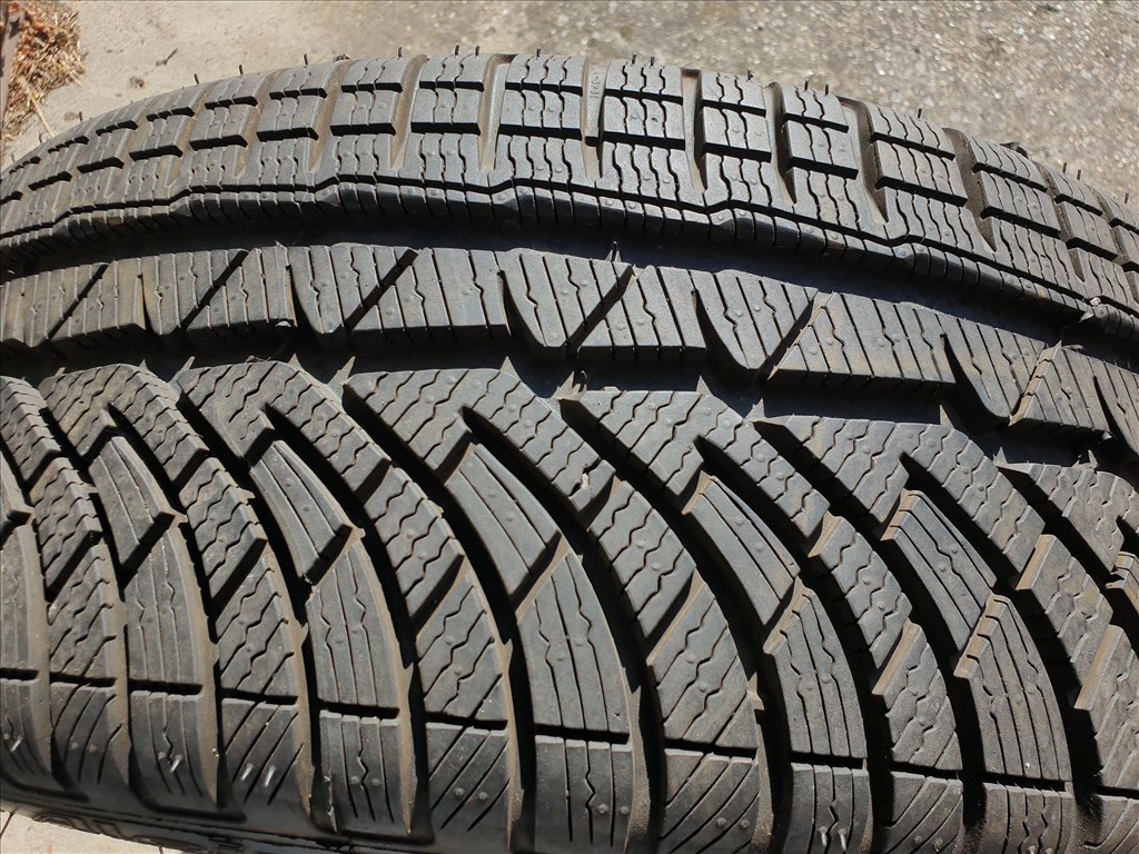 18" 5x114,3 Aston Martin DB9 (2 széles) 8. kép