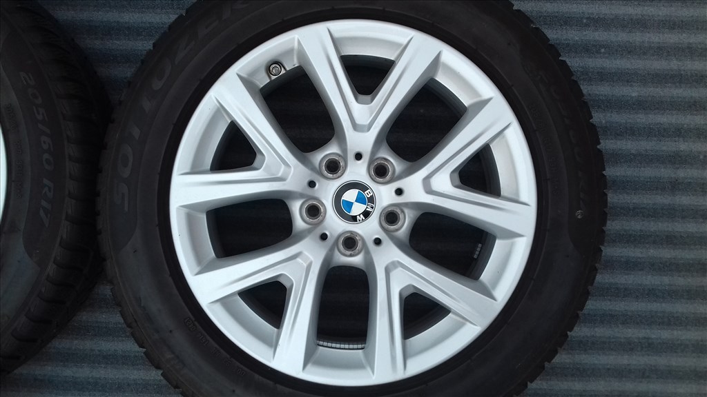  5x112 osztású 17" újszerű (gyári felni) BMW X1 X2 alufelni + TPMS rajta 205/60 Pirelli téli gumi 4. kép