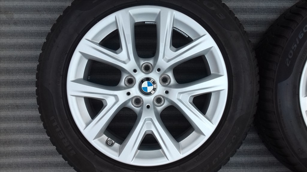  5x112 osztású 17" újszerű (gyári felni) BMW X1 X2 alufelni + TPMS rajta 205/60 Pirelli téli gumi 5. kép
