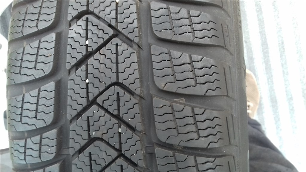  5x112 osztású 17" újszerű (gyári felni) BMW X1 X2 alufelni + TPMS rajta 205/60 Pirelli téli gumi 7. kép