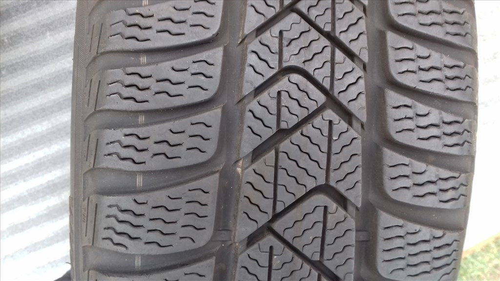  5x112 osztású 17" újszerű (gyári felni) BMW X1 X2 alufelni + TPMS rajta 205/60 Pirelli téli gumi 9. kép