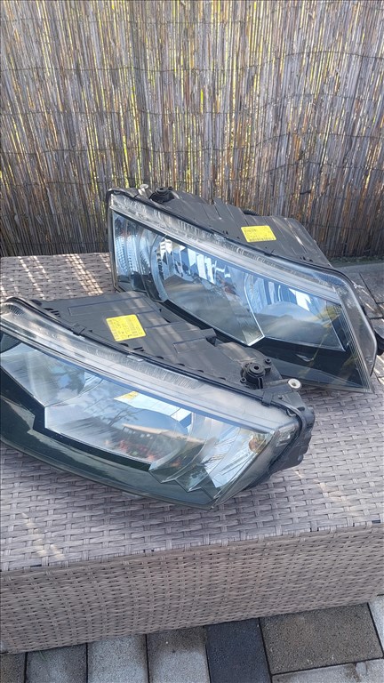 Skoda Octavia III Jobb első fènyszóró 5. kép