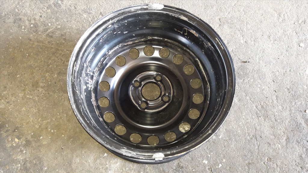 Opel Astra G <p>Felni méret: 15"</p><p>Felni szélesség: 6.0</p><p>Furatszám: 4</p><p>Osztókör: 100.0</p><p>ET szám: ET49</p><p>Agy Átmérõ: 56.5</p><p>Állapot: Normál</p><p>Érdeklõdéskor hivatkozzon erre: KIN-48815</p><p><b>Pótkerék volt.</b></p><p>Bármire van szüksége hívjon bizalommal!<br>Kizárólag munkaidõben hétfõtõl - péntekig 8-12 13-16 óráig!<br>Alkatrészek széles választékban!<br>Hivatalos Regisztrált Autobontó Kecel!<br>Vásároljon Megbízható Helyrõl Beszerelési Garanciával Profiktól!</p> 1. kép