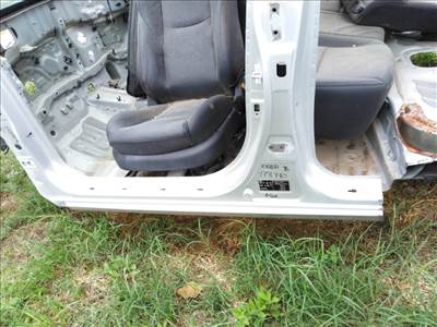 Kia Ceed kombi bal küszöb