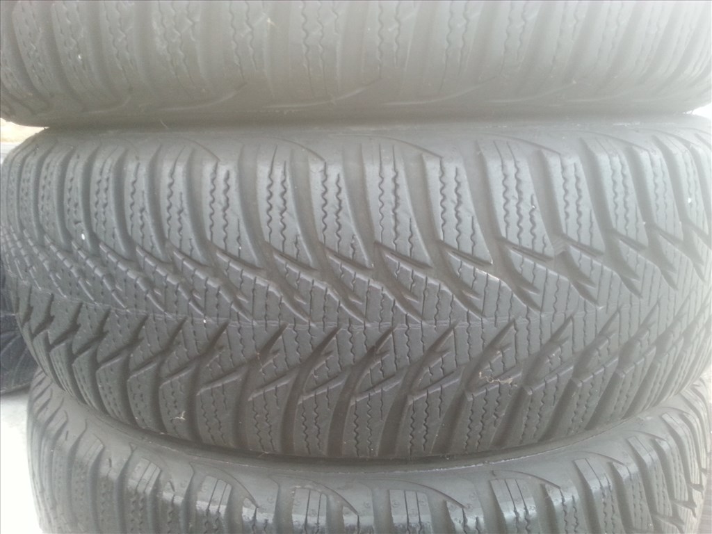  165/65R14 Goodyear Ultragrip újszerű 7 mm-es téli gumi garnitúra 2. kép