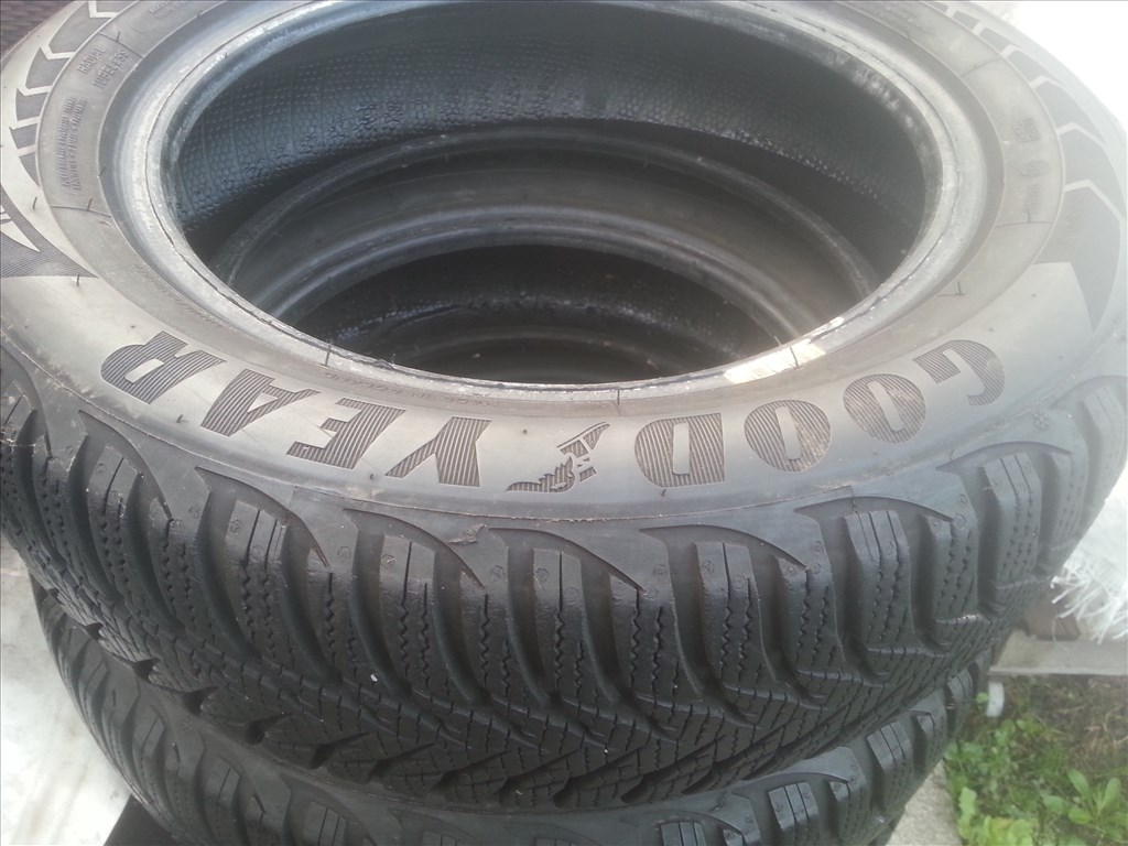  165/65R14 Goodyear Ultragrip újszerű 7 mm-es téli gumi garnitúra 5. kép