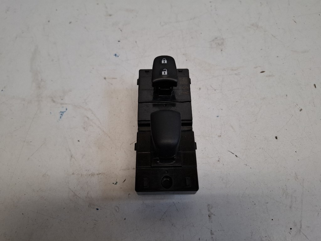 Nissan Juke (F16) jobb elsõ ablakemelõ kapcsoló 190830SN1 1. kép