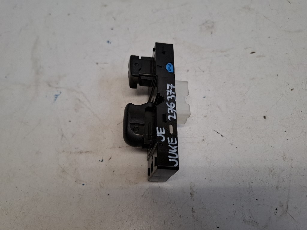 Nissan Juke (F16) jobb elsõ ablakemelõ kapcsoló 190830SN1 2. kép