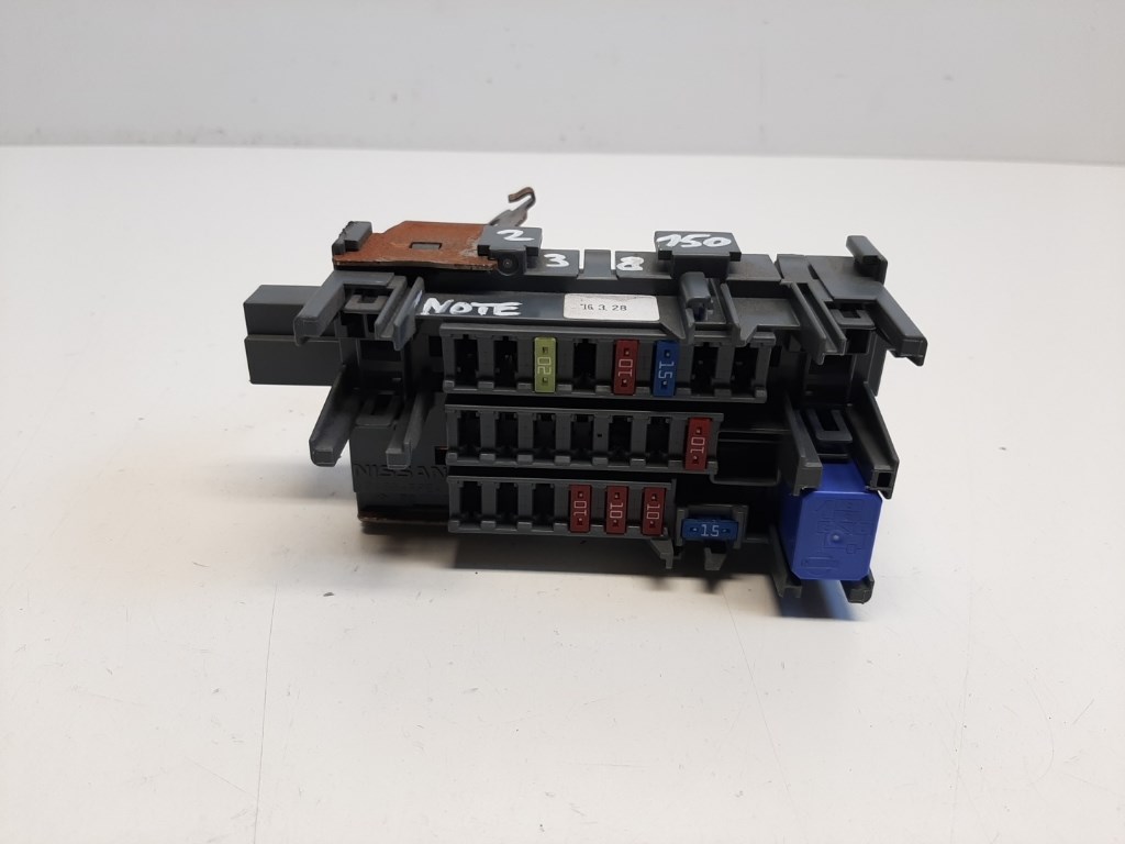 Nissan Note (E12) biztosítéktábla utastér 1. kép
