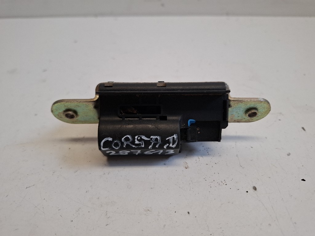 Opel Corsa D 5 ajtós csomagtérajtózár (csomagtérajtó zár) 55701971 2. kép