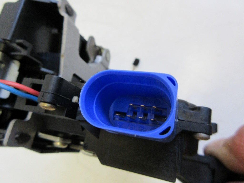 Skoda Octavia (1Z) jobb hátsó ajtózár 7L0839016 3. kép