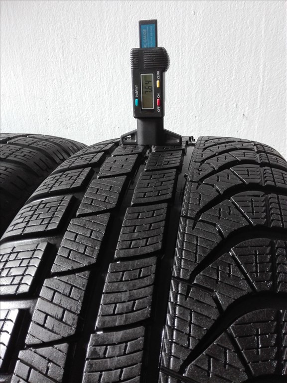 245/45R18 Pirelli téli gumi garnitúra 245/45 r18 3. kép