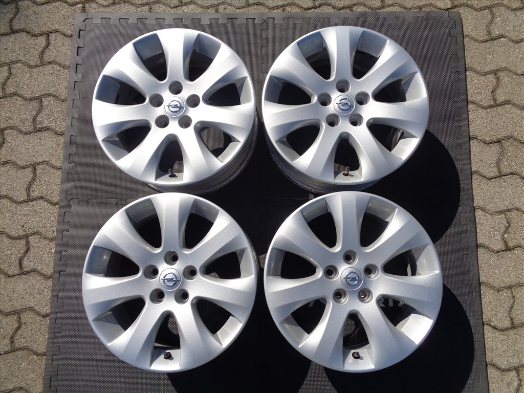 Opel gyári alufelni 16-os, 5×105-ös osztó szenzorral szép állapotban eladó. 1. kép