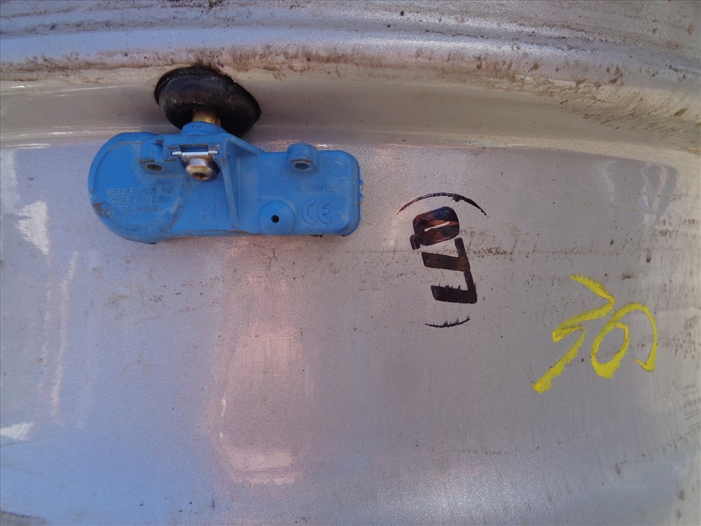 Opel gyári alufelni 16-os, 5×105-ös osztó szenzorral szép állapotban eladó. 9. kép