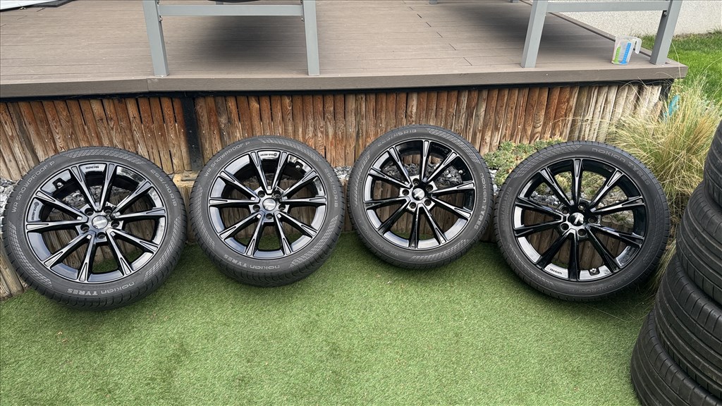  5x112 lyukosztású 18" használt Dezent alufelni, rajta 225/45 használt Nokian téli gumi gumi  1. kép