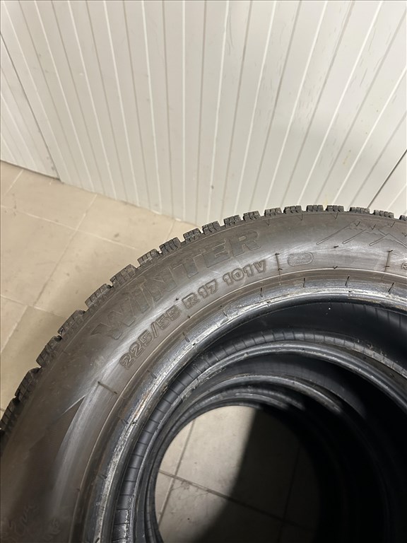 4db 225/55R17 új Taurus téligumi Winter UHP 225/55R17 téli gumi 225 55 17 225/55/17 5. kép
