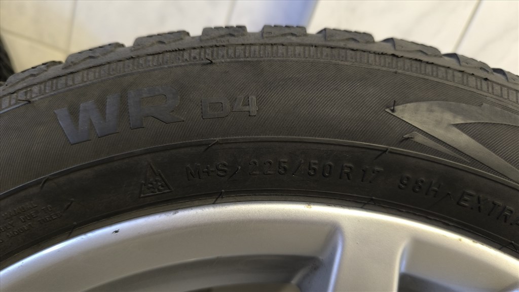  5x112 17" használt (gyári AUDI) alufelni, rajta 225/50 használt Nokian téli gumi 4. kép