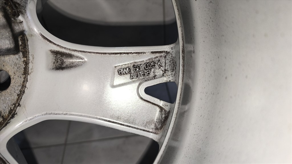  5x112 17" használt (gyári AUDI) alufelni, rajta 225/50 használt Nokian téli gumi 8. kép