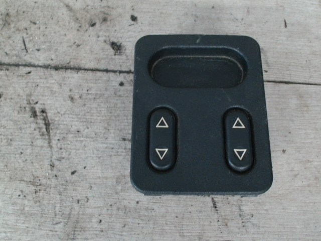 PEUGEOT 306 97-02 Ablakemelő kapcsoló pozíció független 1. kép
