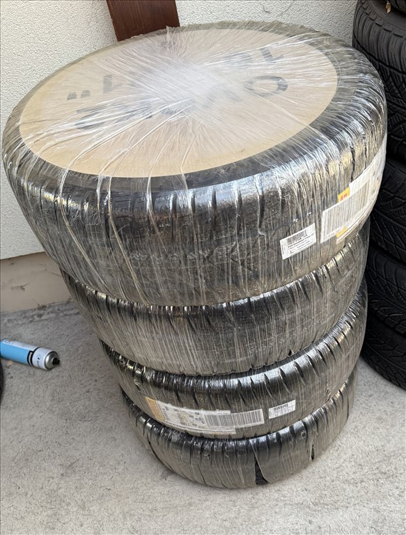  5x112 lyukosztású 18" új (gyári felni) alufelni, rajta 235/45 új Pirelli téli gumi  6. kép