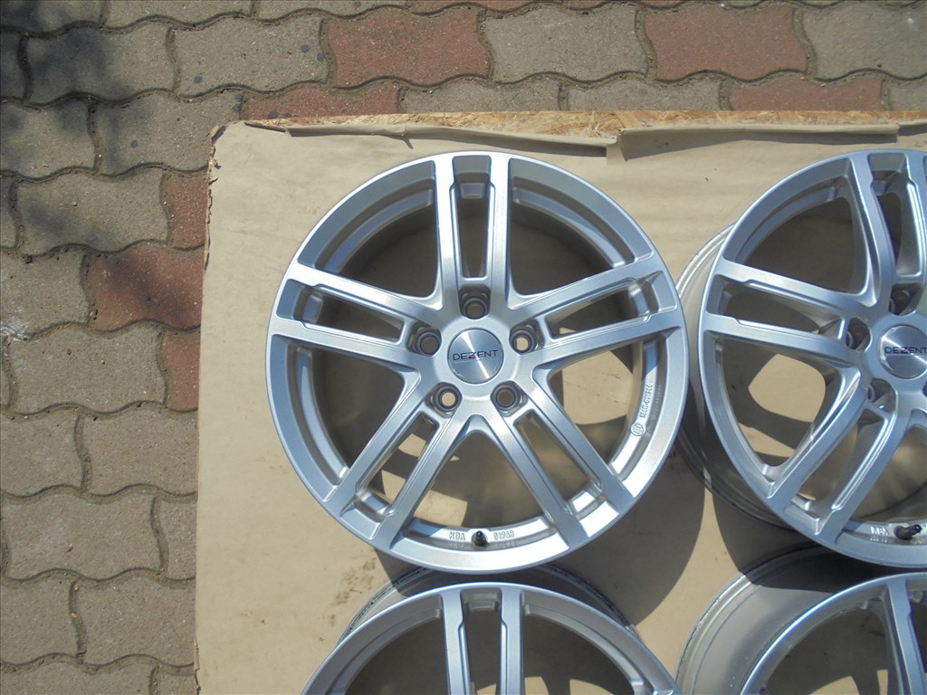  Újszerű 17-es Dezent alufelni eladó 2. kép