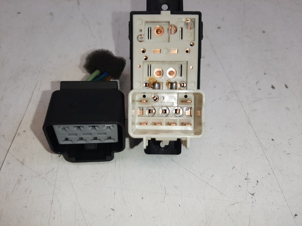 Chevrolet Captiva jobb elsõ ablakemelõ kapcsoló 2. kép