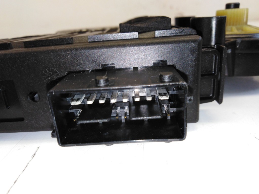 Citroen C4 picasso jobb elsõ ablakemelõ motor 9682495780 6. kép