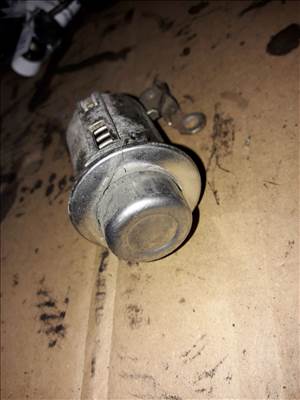 Opel Frontera A Csomagtérajtó Zárbetét