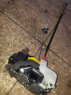 Opel Zafira C Bal Első Ajtó Zárszerkezet  Központizár Motor 13579522