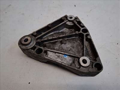 Opel Adam  klímakompresszortartóbak (klímakompresszor tartó) 55577637