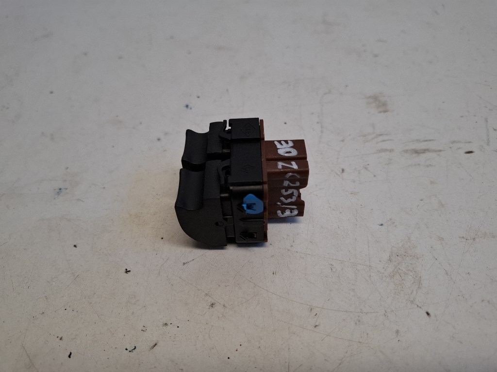 Renault Zoe bal elsõ ablakemelõ kapcsoló 254113300R 2. kép