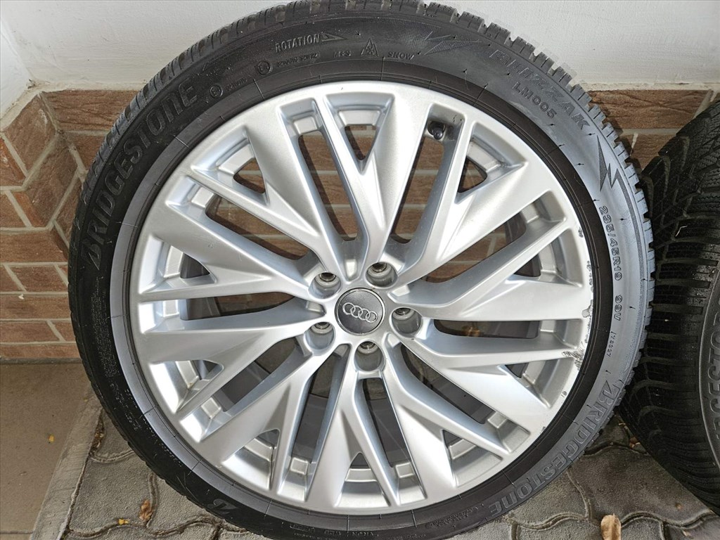  AUDI 4K8601025E 19"+Bridgestone Blizzak LM005 téli gumi 235/45 újszerű állapot  8. kép