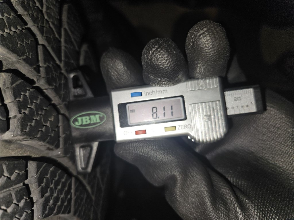  AUDI 4K8601025E 19"+Bridgestone Blizzak LM005 téli gumi 235/45 újszerű állapot  7. kép