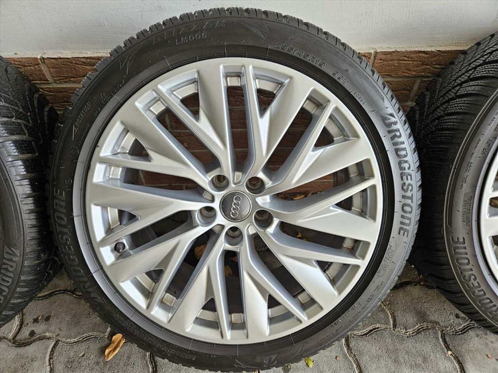  AUDI 4K8601025E 19"+Bridgestone Blizzak LM005 téli gumi 235/45 újszerű állapot  1. kép