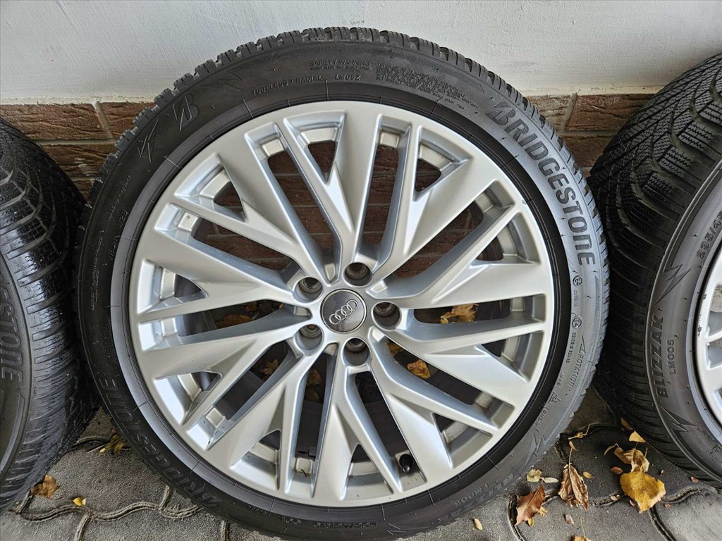  AUDI 4K8601025E 19"+Bridgestone Blizzak LM005 téli gumi 235/45 újszerű állapot  9. kép