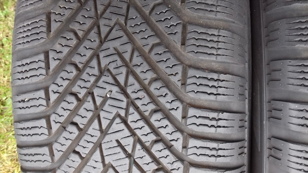  215/50R17" újszerű Pirelli téli gumi 2DB. 2022, 95% 2. kép