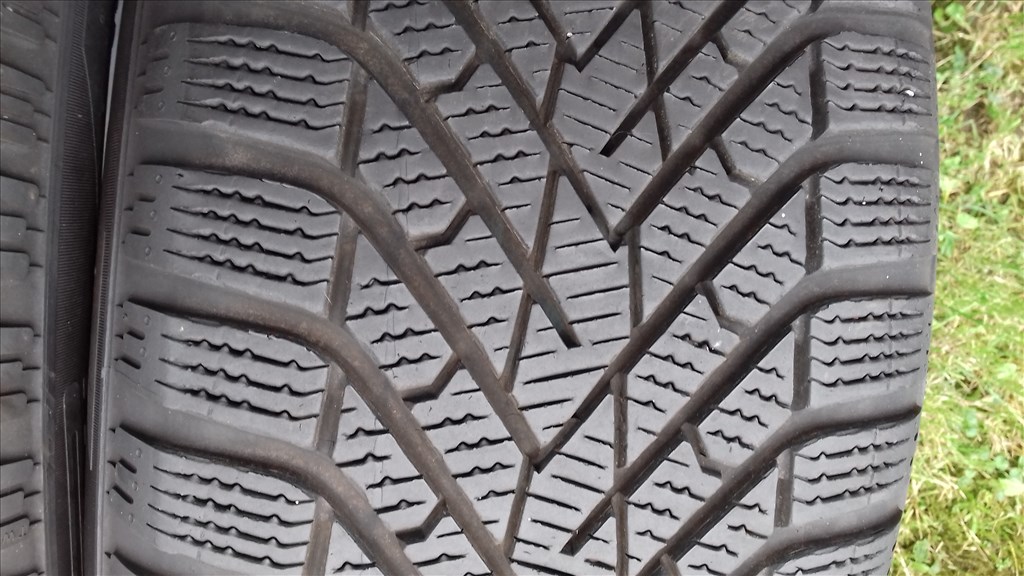  215/50R17" újszerű Pirelli téli gumi 2DB. 2022, 95% 3. kép