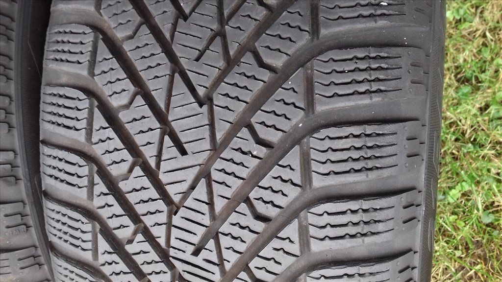  215/50R17" újszerű Pirelli téli gumi 2DB. 2022, 95% 4. kép