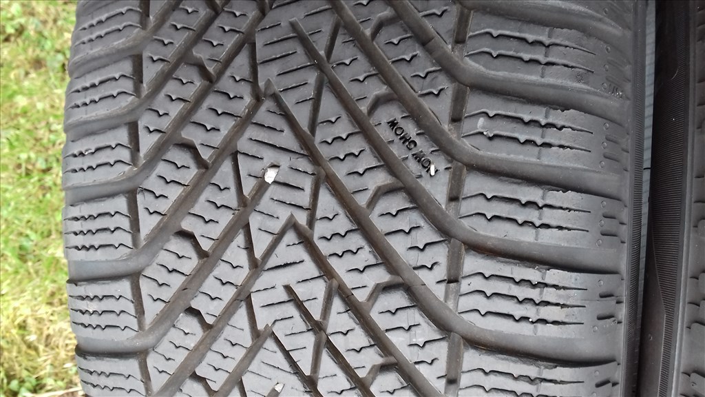  215/50R17" újszerű Pirelli téli gumi 2DB. 2022, 95% 5. kép